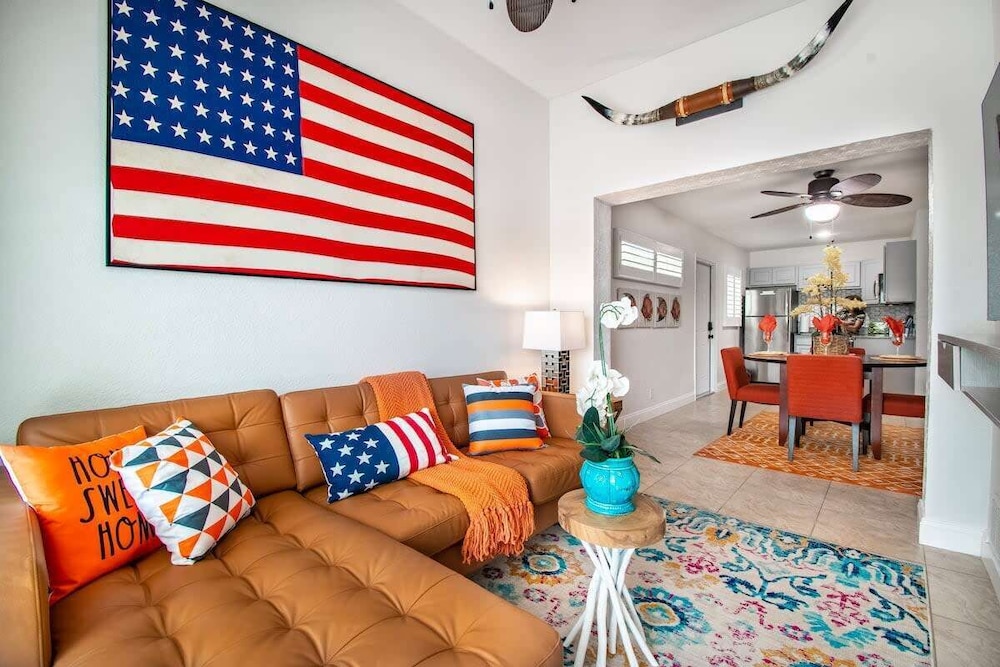 Luxury Condo, 2 Bedrooms, Bay View, Overwater