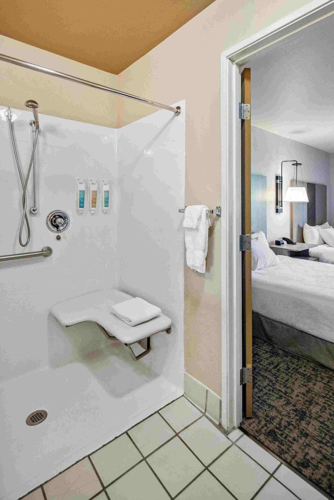 Standard Room, 2 Queen Beds, Accessible photo 3