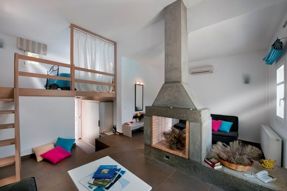 Family Room (Deluxe) photo 2
