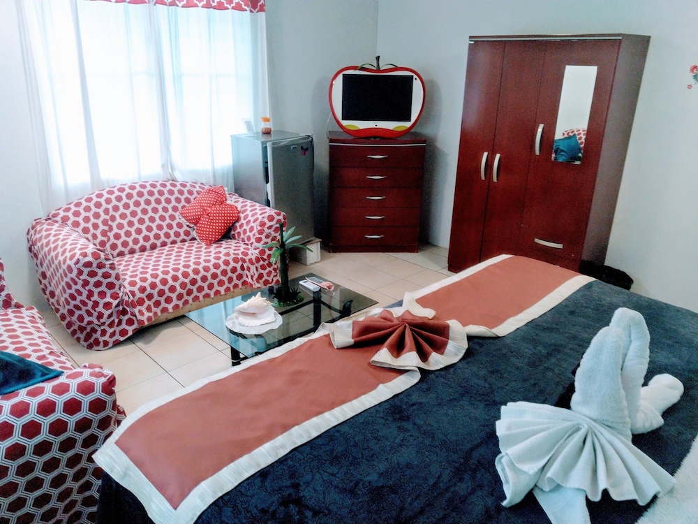 Standard Studio, 1 King Bed photo 3