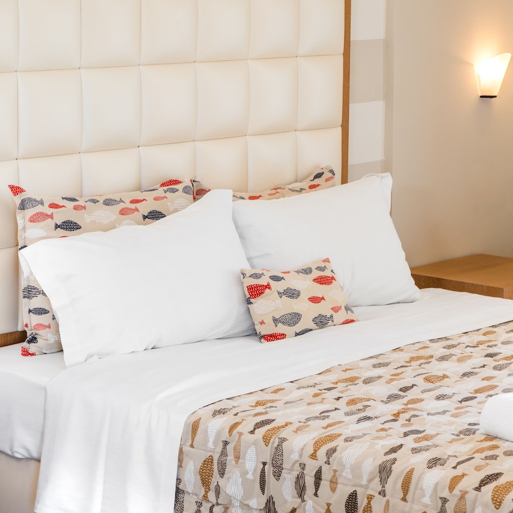 Superior Double or Twin Room, Beach View (Hotel Building) photo 2