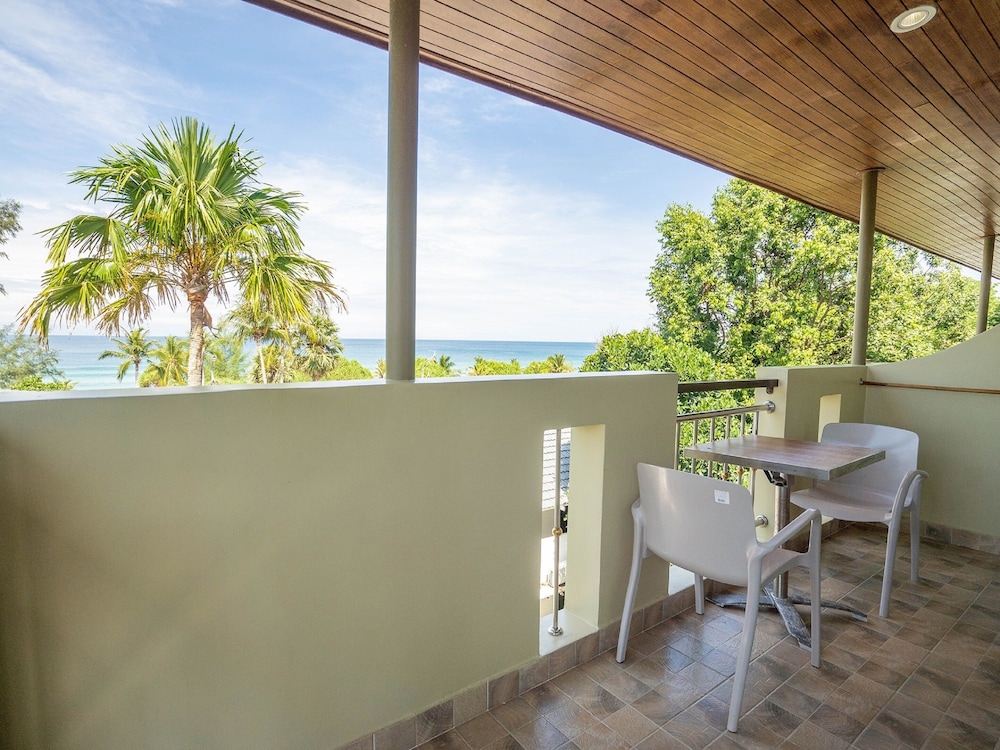 Deluxe Room, 1 Bedroom, Sea View photo 2