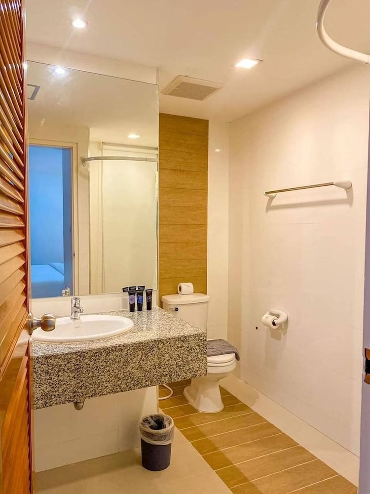Deluxe Room - Photo 4