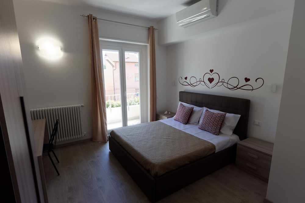 Deluxe Room, 1 Queen Bed, Balcony, City View