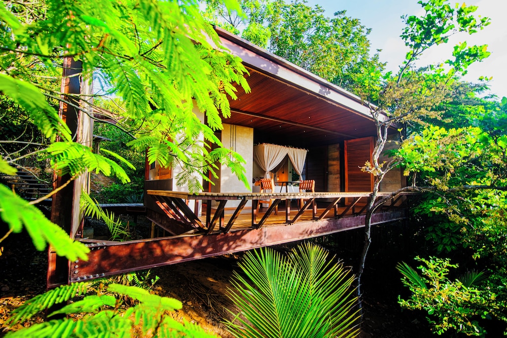 Superior Bungalow, Partial Sea View photo 2