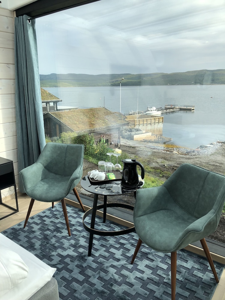 Comfort Chalet, 2 Twin Beds, Bay View, Overwater photo 2