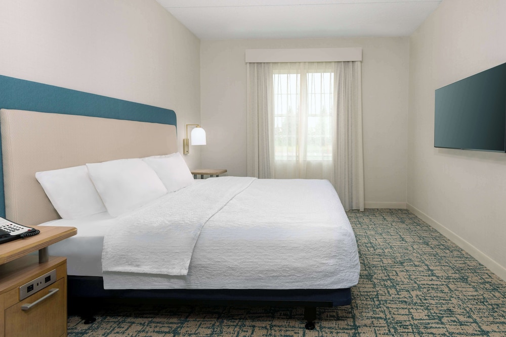 Room, 2 Bedrooms, Bathtub (Mobility & Hearing) - Photo 3
