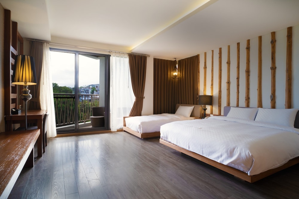 Classic Triple Room, Multiple Beds, Mountain View