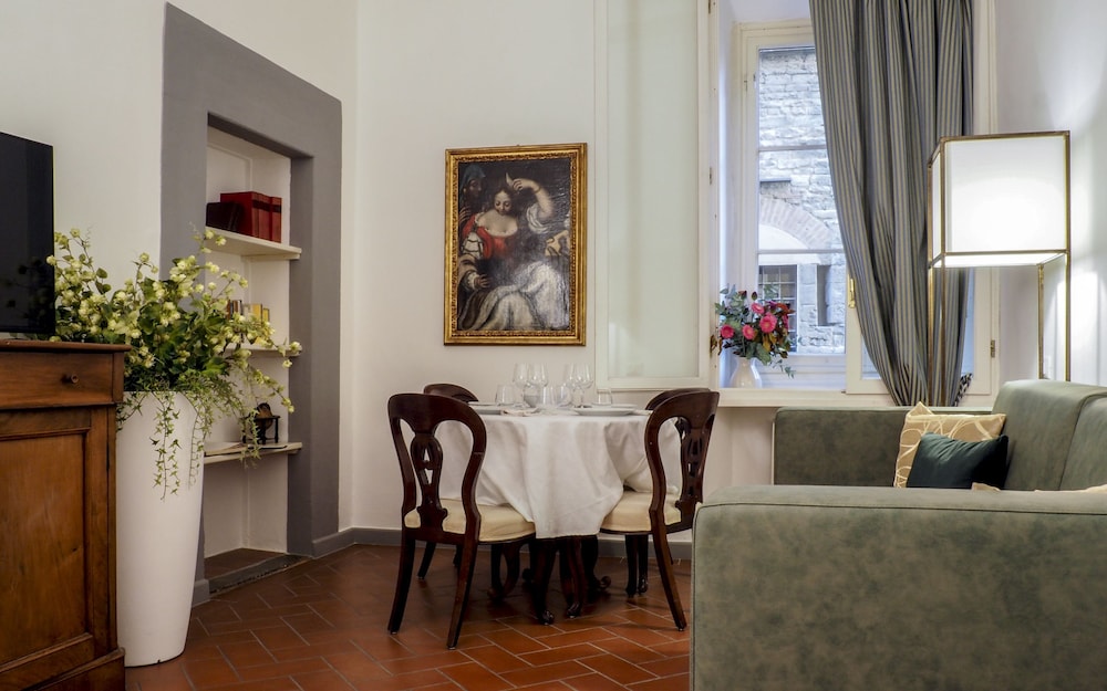 Classic Apartment photo 3