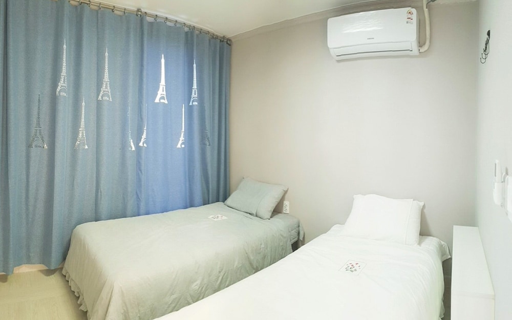 Room (Twin Room) - Photo 16