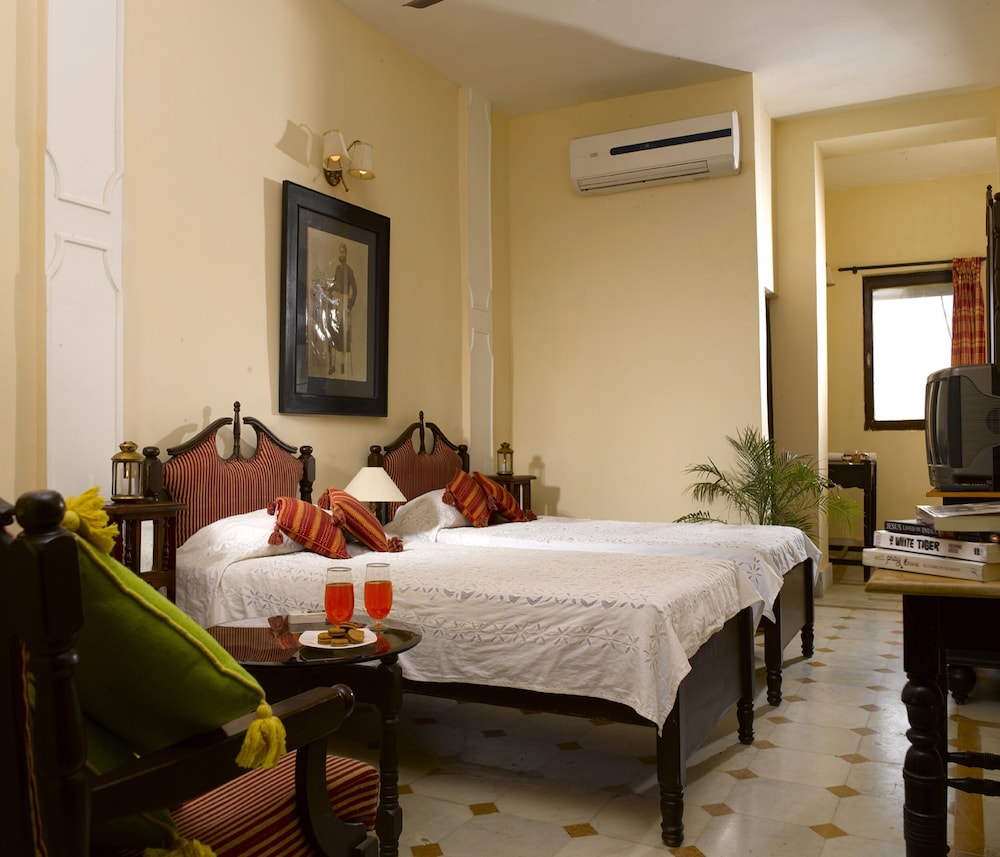 Courtyard Room