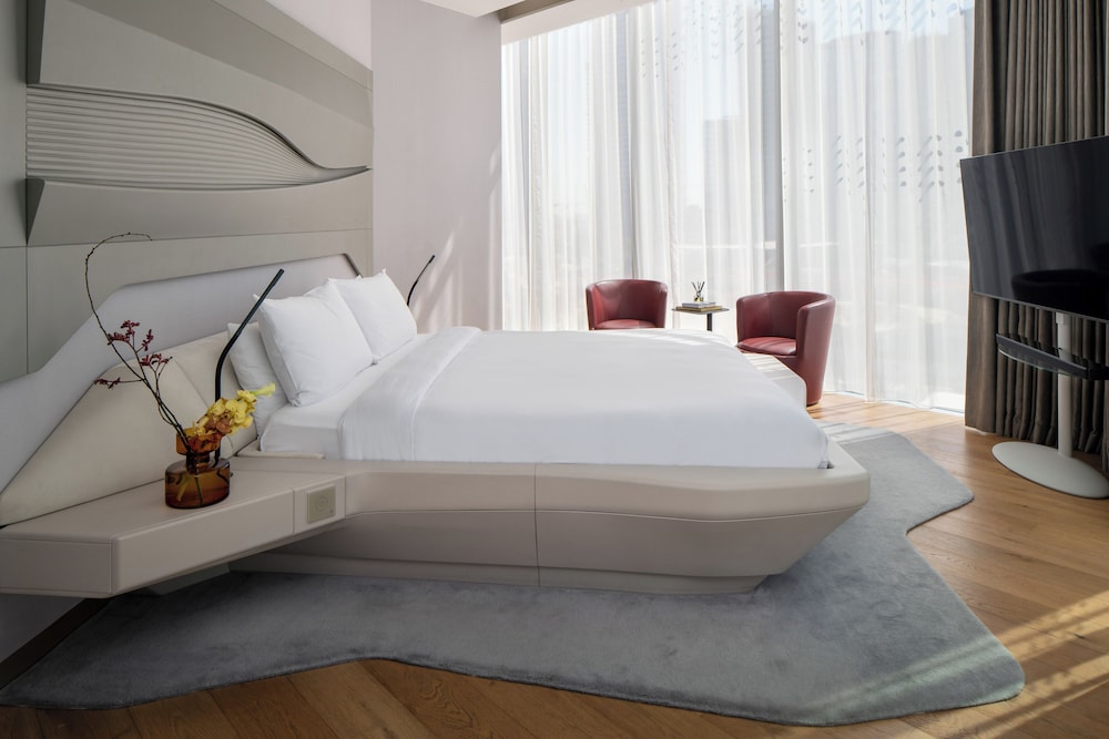 Beyond ME + Suite with Burj Khalifa View and Jacuzzi