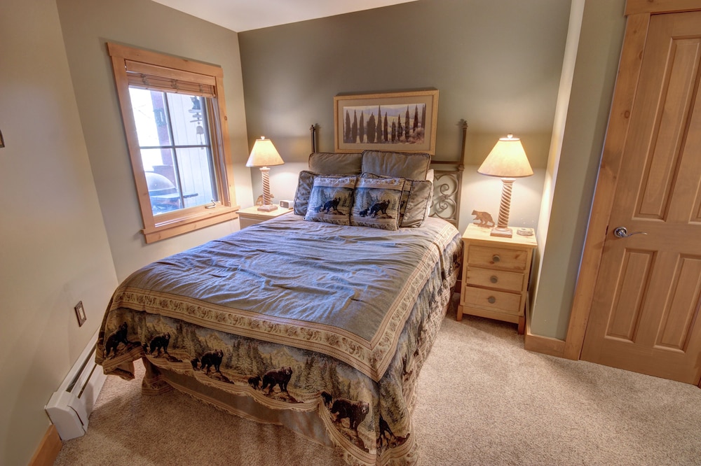 Deluxe Condo, 2 Bedrooms, Balcony, Resort View (Expedition Station 8590) photo 3