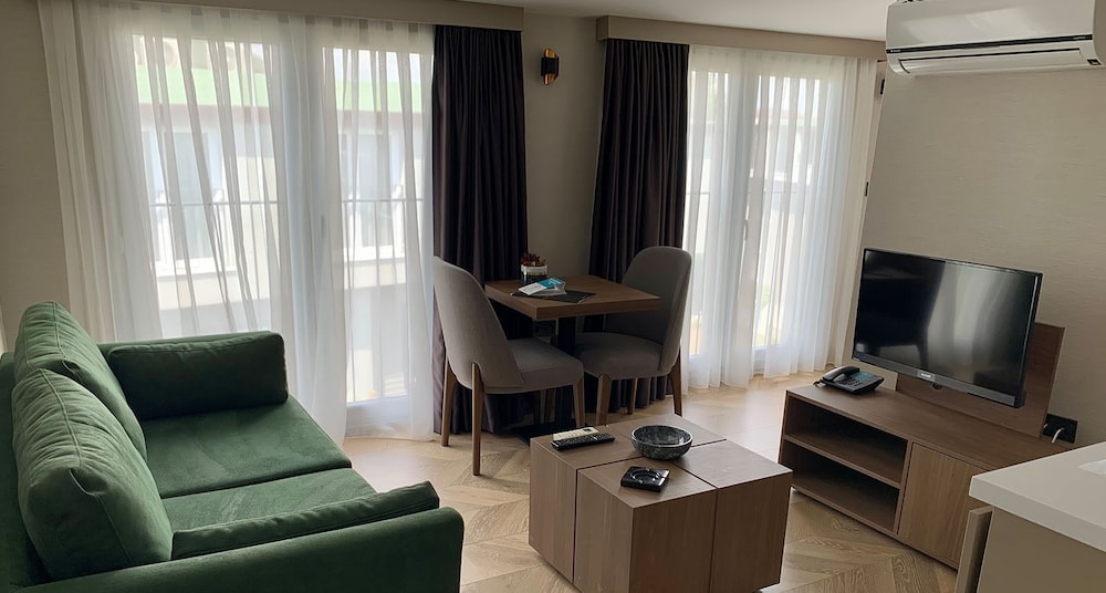 Junior Apartment - Photo 1