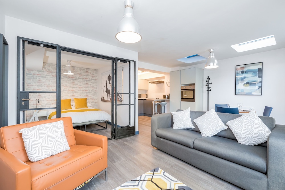 Studio, 1 Double Bed with Sofa bed photo 1