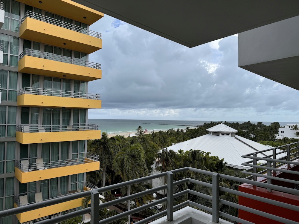 Studio, 1 King Bed, Partial Ocean View thumbnail 6