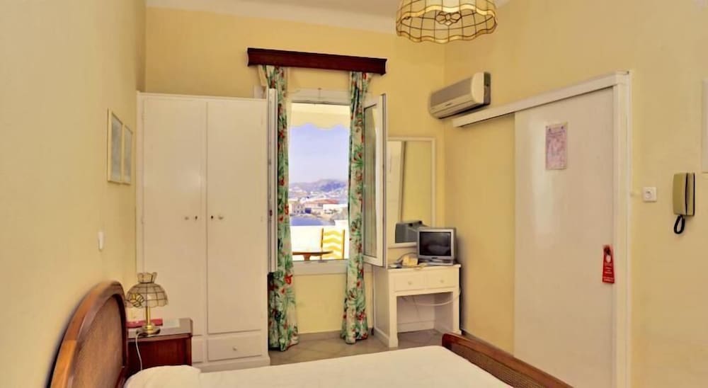 Studio, Balcony, Sea View (Red)