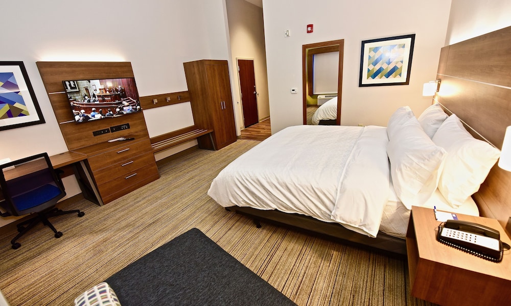 Standard Room, 1 King Bed, Accessible (Communications) photo 2
