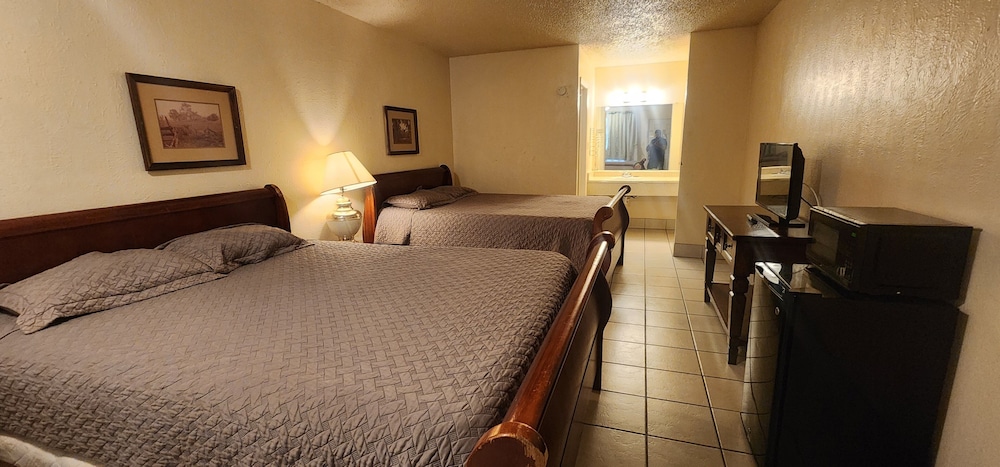 Room, 2 Queen Beds, Non Smoking photo 3