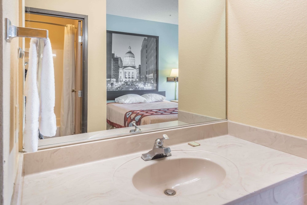 Efficiency, Room, 1 King Bed, Non Smoking - Photo 4