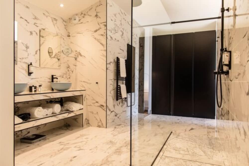 Suite, bain à remous