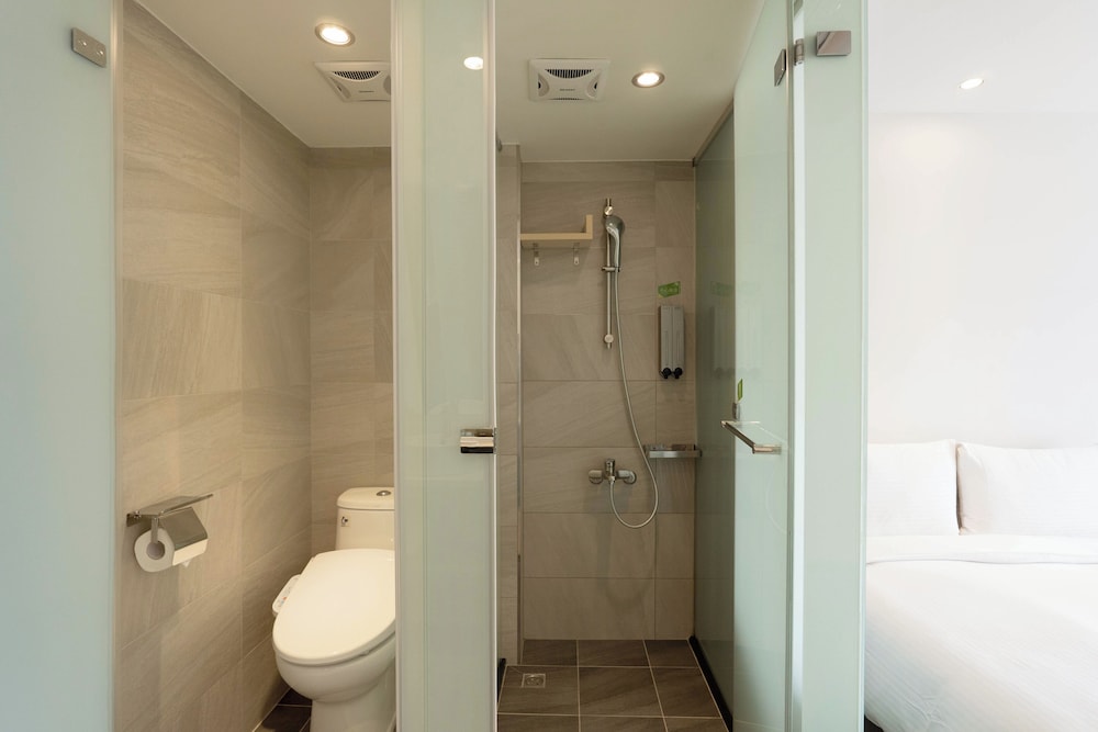 Standard Quadruple Room - Photo 4