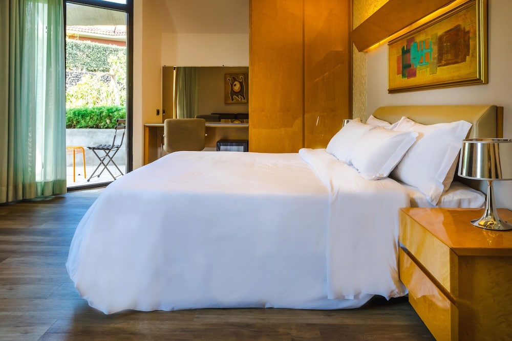 Superior Room, 1 King Bed, Balcony - Photo 8
