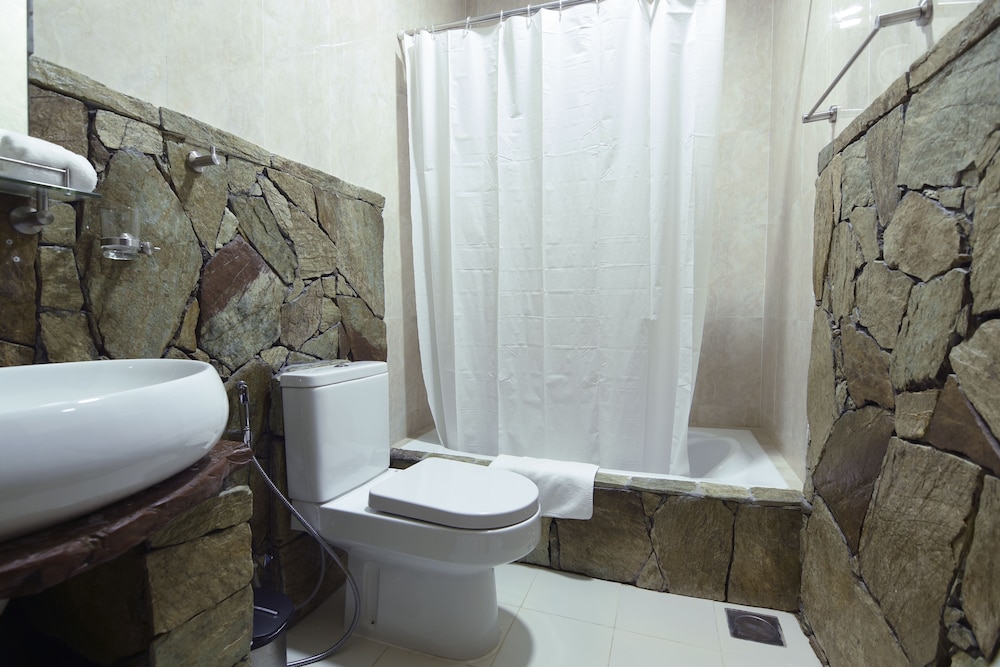 Signature Suite, 1 King Bed, Non Smoking, Valley View photo 3