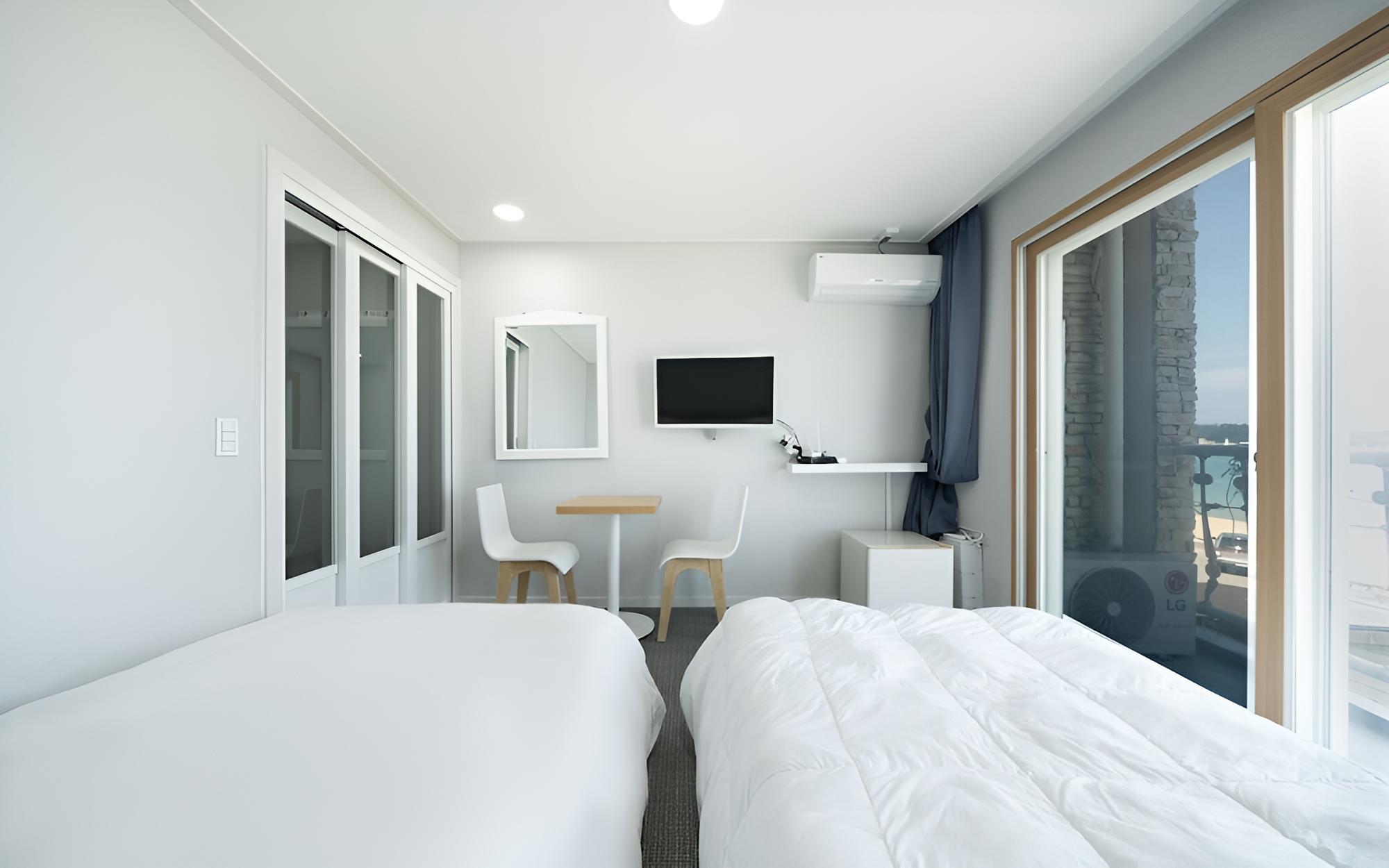 Room (Standard Twin) - Photo 4