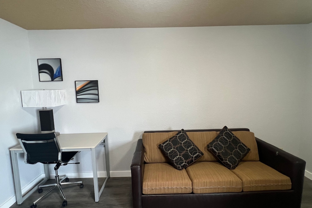 Luxury Suite, 1 King Bed, SPA Bath, Non-Smoking - Photo 2
