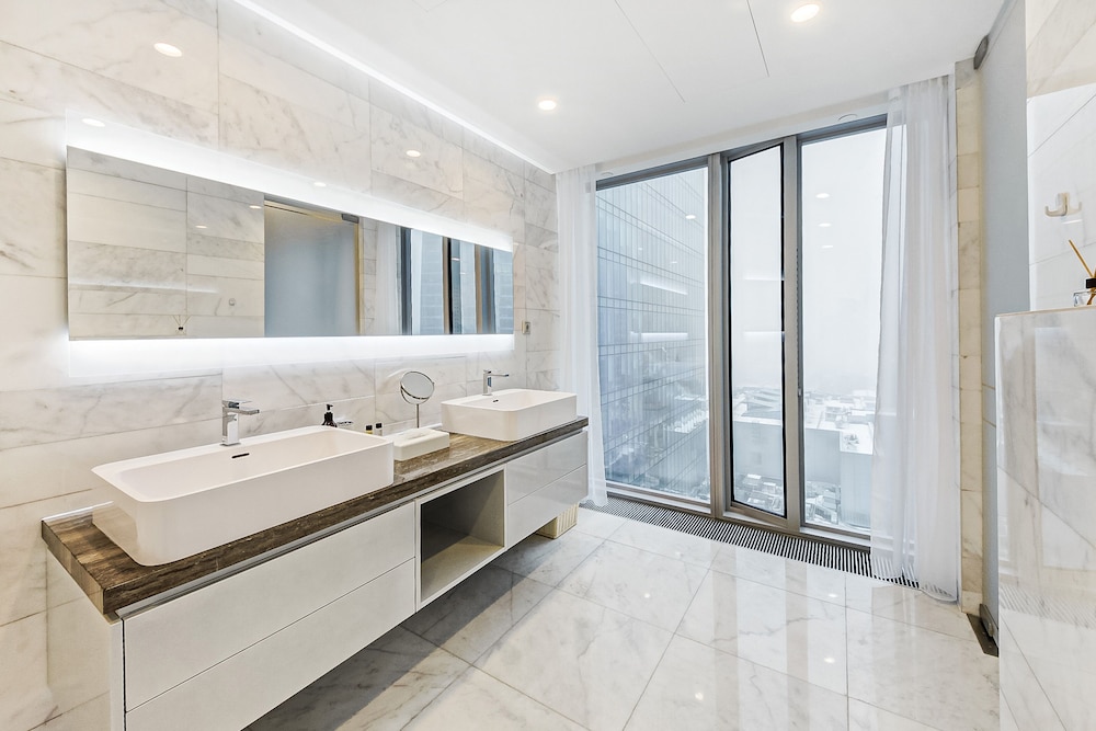 "Sky 20" business apartment, 95 m2, 24th floor of the "OKO Tower" photo 3