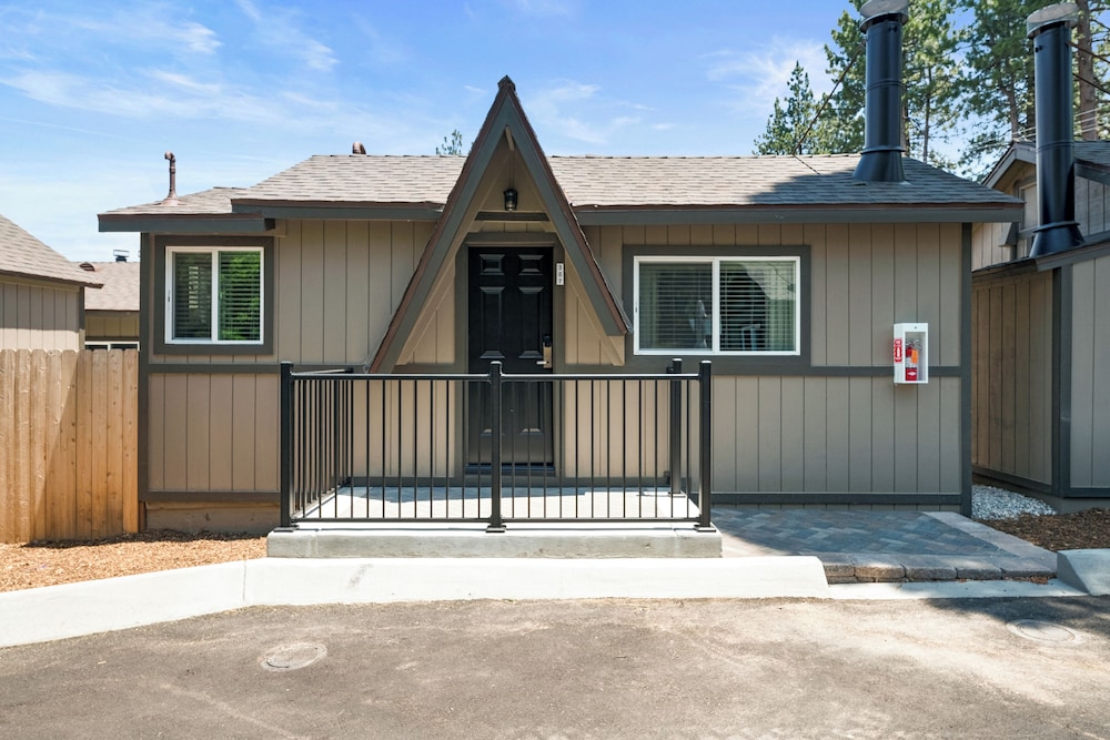 Signature Cabin