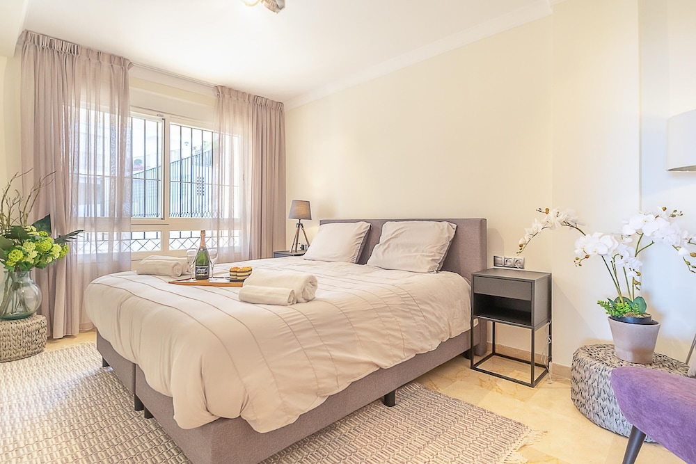 Family Apartment, Multiple Bedrooms, 2 Bathrooms, Mountainside (Mairena Forest sea view & pool) photo 2