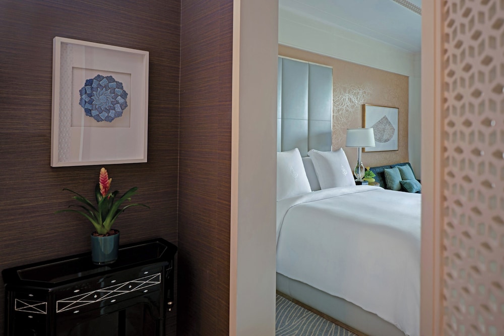 Deluxe Room, 1 King Bed, City View - Photo 7