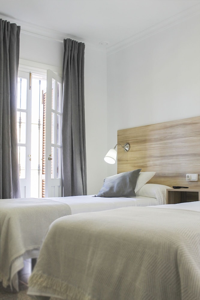 Business Twin Room - Photo 8