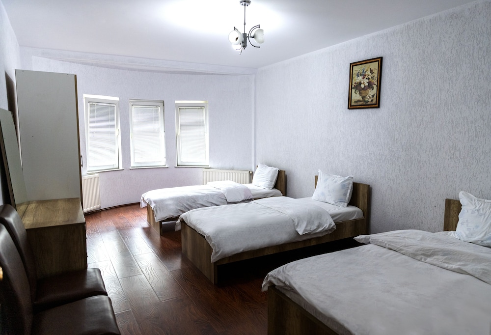 Basic Triple Room photo 3