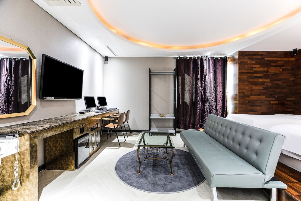 Superior Twin Room, City View photo 2