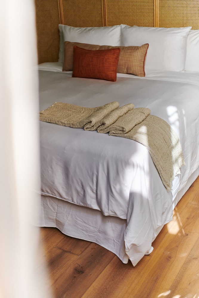 Deluxe Room - Photo 3