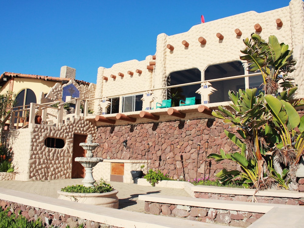 Premier House, 2 Bedrooms, Sea View, Beachside