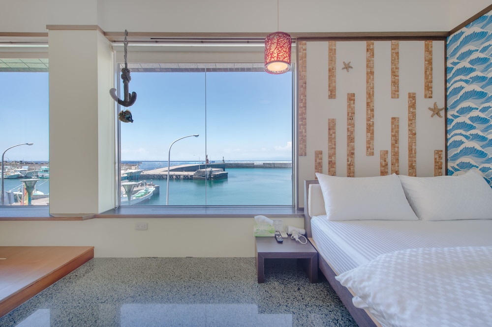 Deluxe Double Room with Sea View - Photo 7