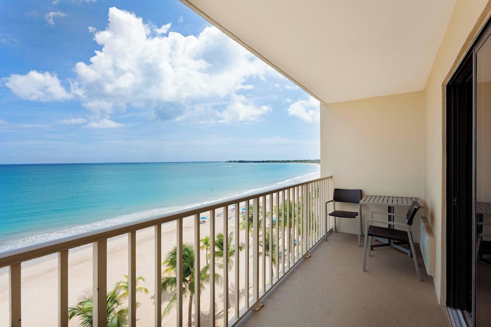 Junior Suite, 1 King Bed with Sofa bed, Oceanfront photo 3
