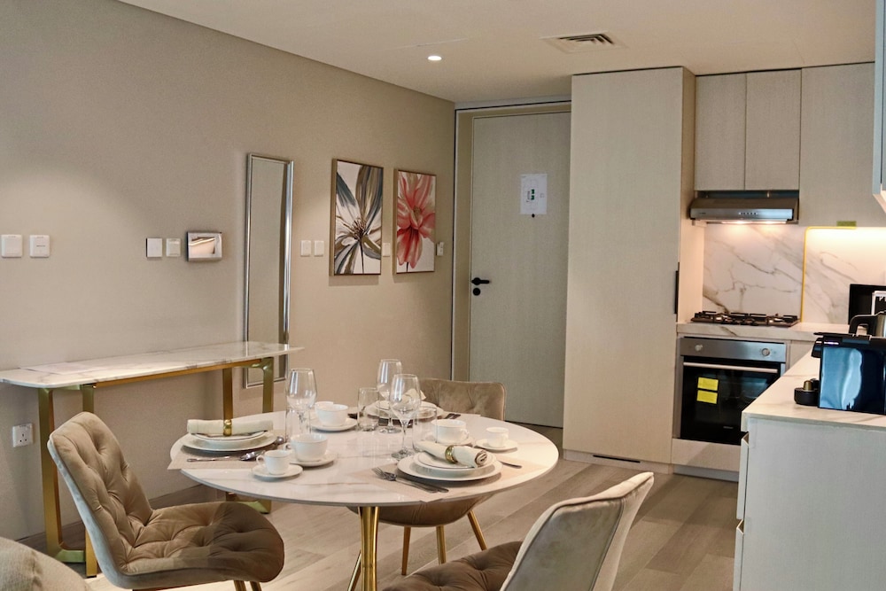 Signature Apartment photo 2
