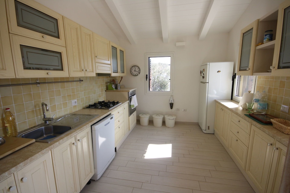 House, 5 Bedrooms photo 3
