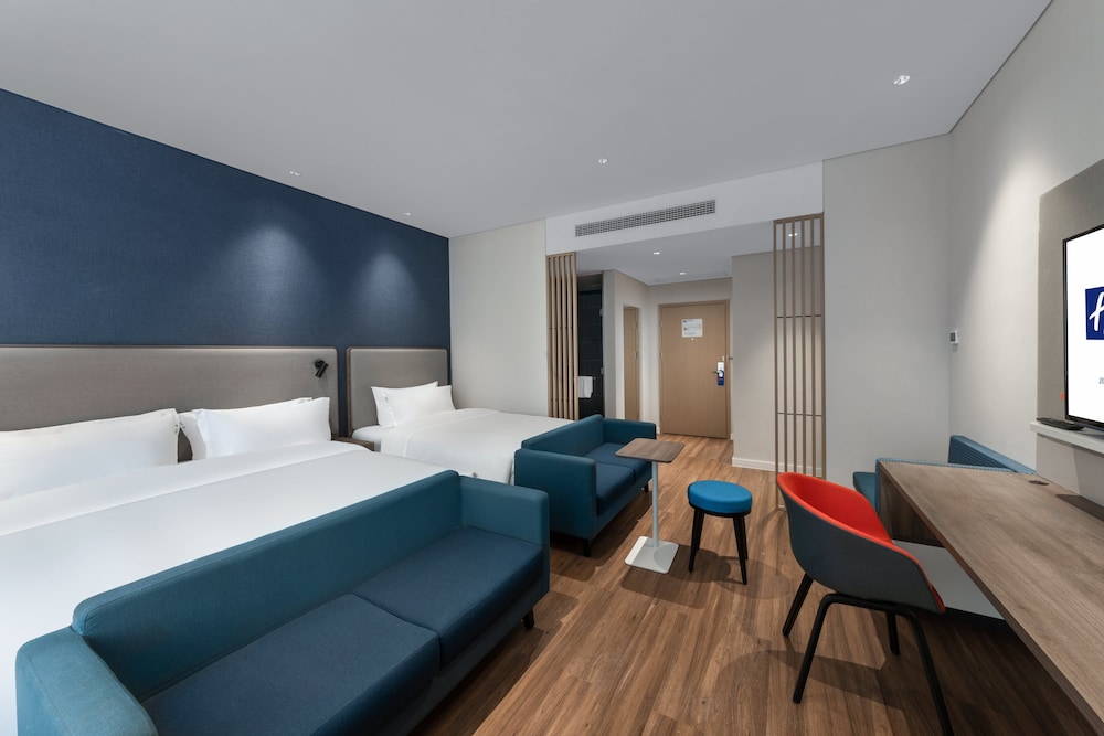 Standard Room, Multiple Beds (Extra Floor Space) - Photo 3