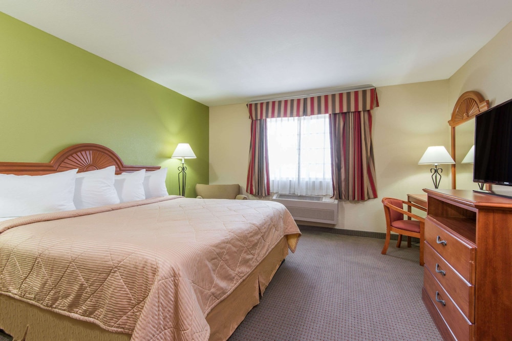 Room, 1 King Bed - Photo 2