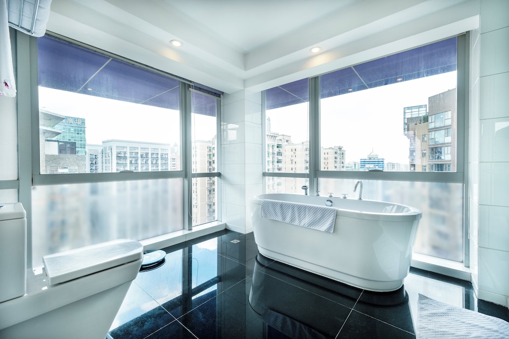 Executive Suite - Photo 3