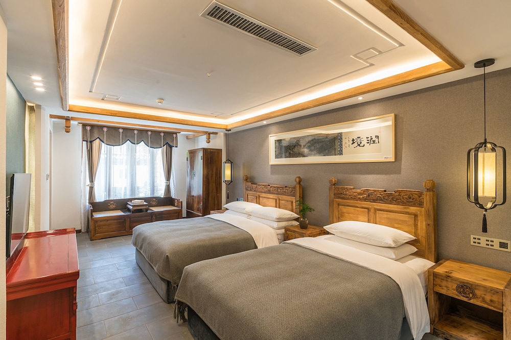 Premium Triple Room, Multiple Beds, Bathtub, Garden View photo 1