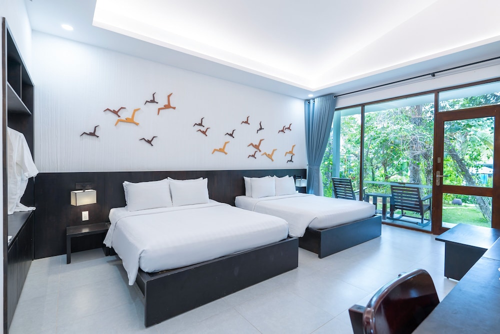 Family Bungalow, 2 Double Beds, Pool View - Photo 4