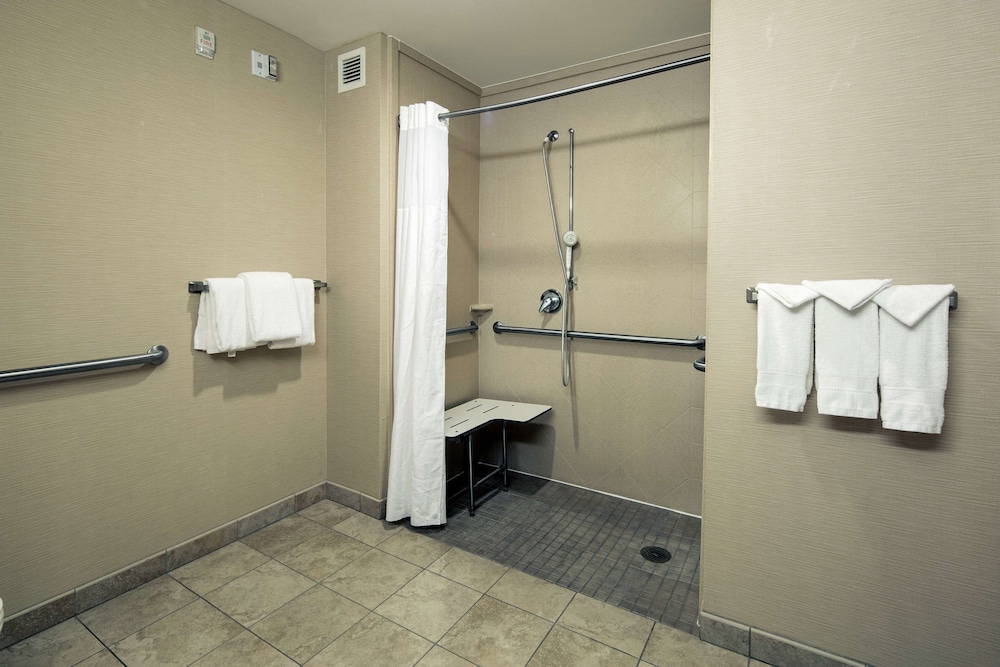 Suite, 1 King Bed, Accessible, Non Smoking - Photo 5