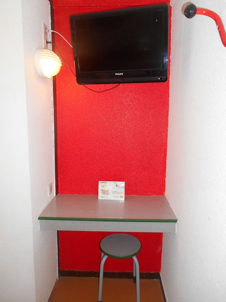 Standard Room, 3 Twin Beds - Photo 7